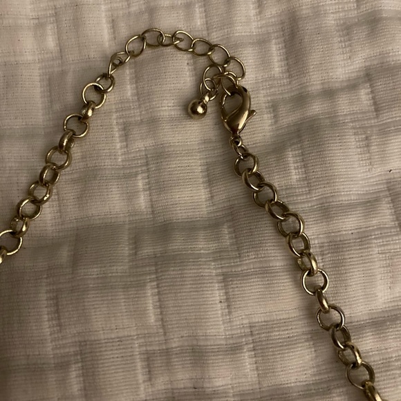 Gold triangle necklace - Picture 5 of 5